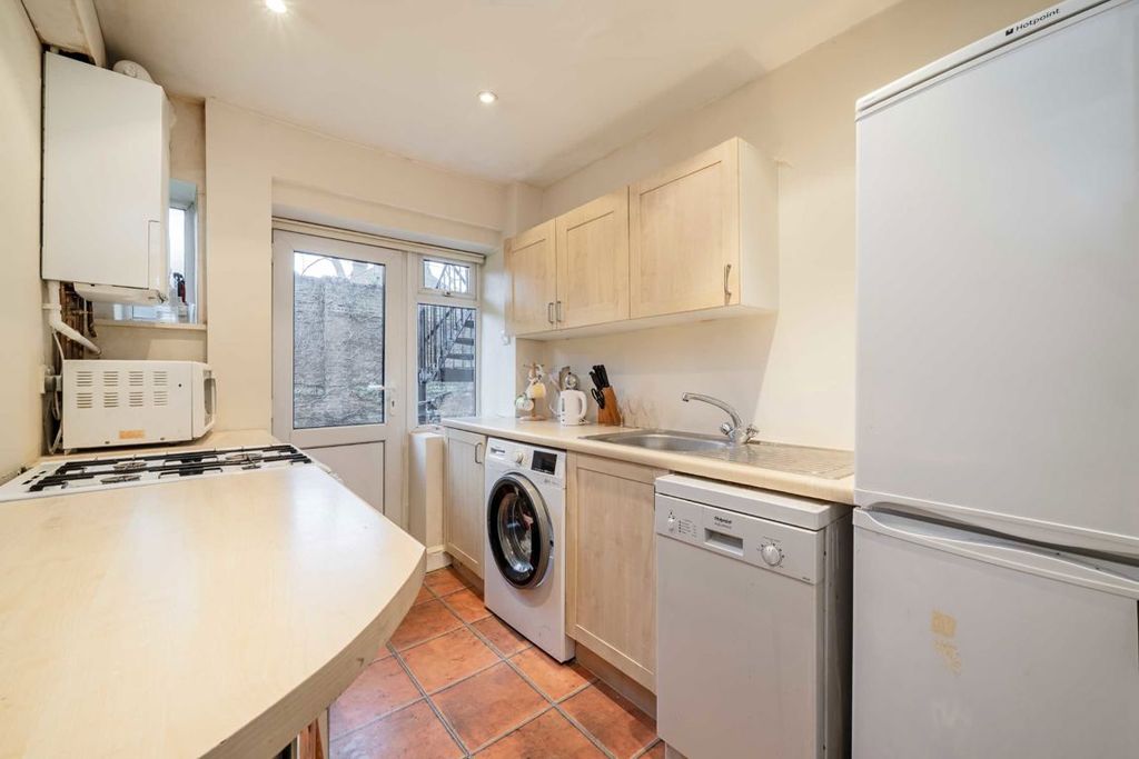 Property photo 3 of 6