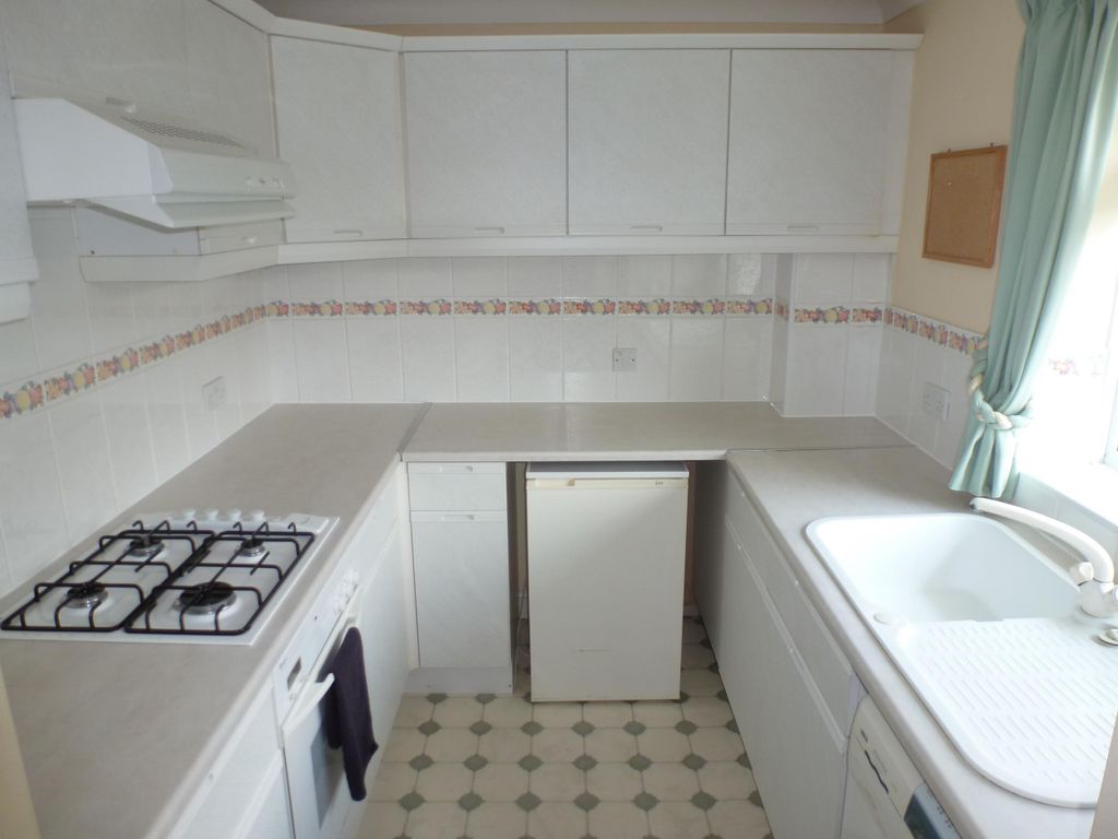 Property photo 2 of 10 Kitchen
