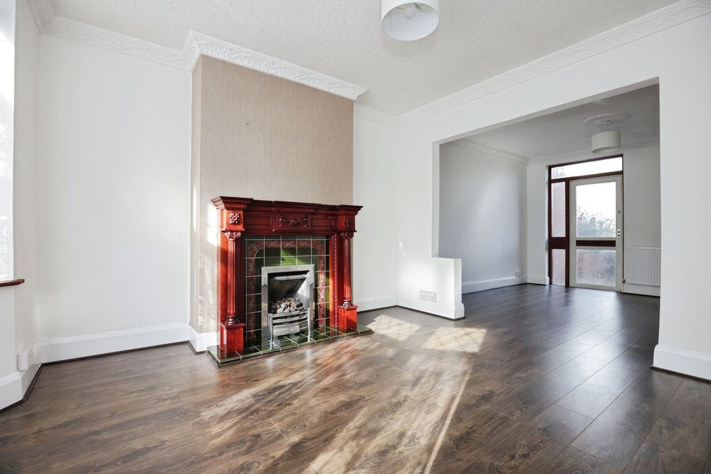 Property photo 2 of 17 Photo