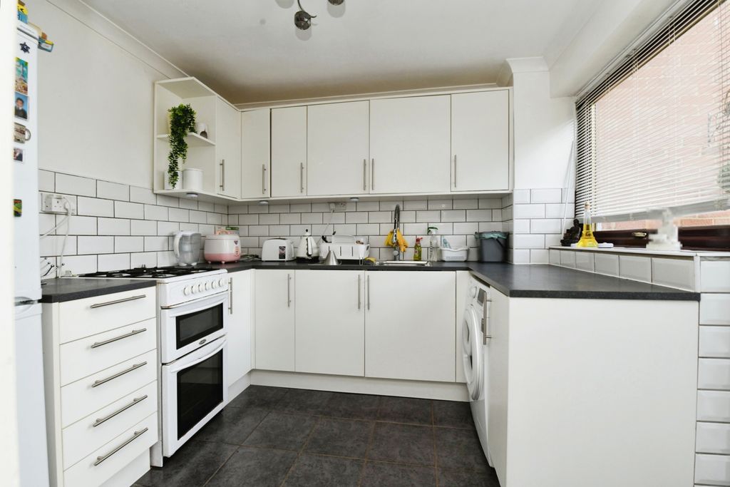 Property photo 2 of 15 Kitchen
