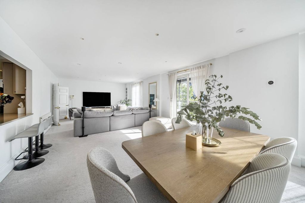 Property photo 3 of 28