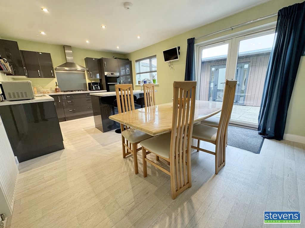 Property photo 3 of 22 Image00001(2)