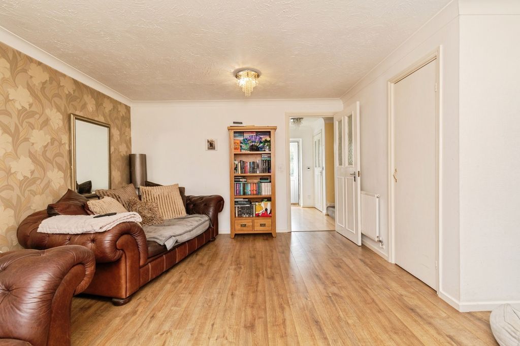 Property photo 3 of 17 Photo