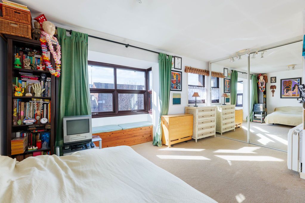 Property photo 1 of 7 Photo 3