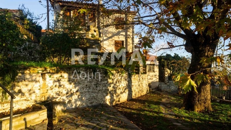 Property photo 2 of 33