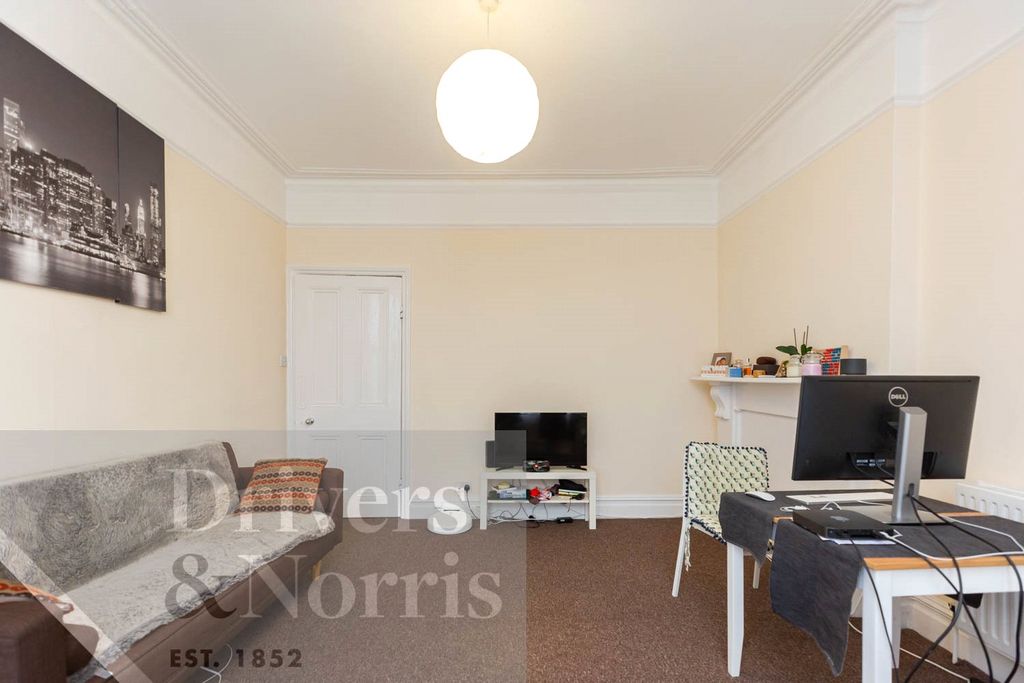Property photo 2 of 9 Picture No. 12