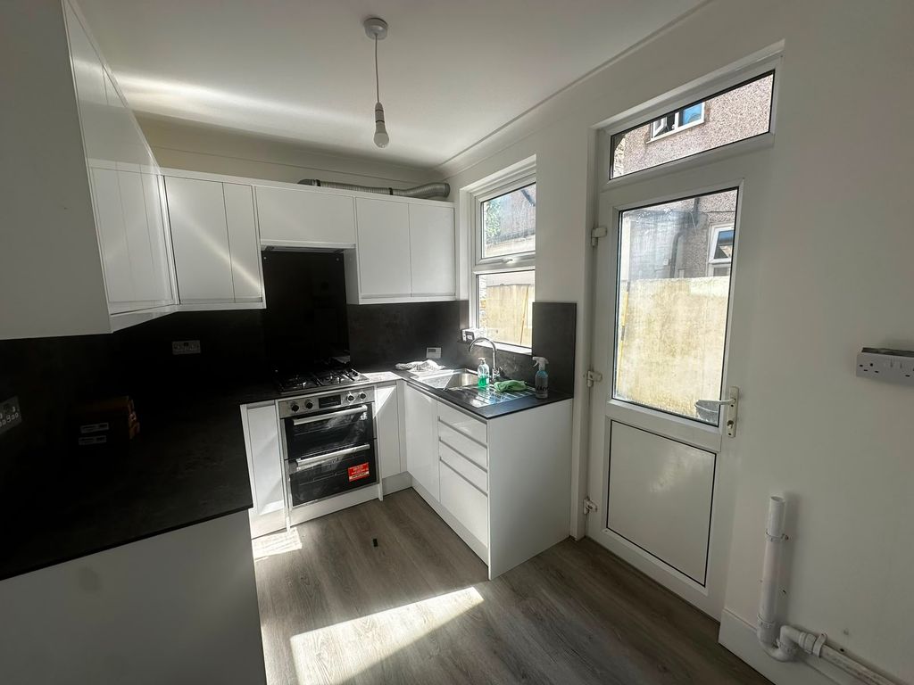 Property photo 1 of 29