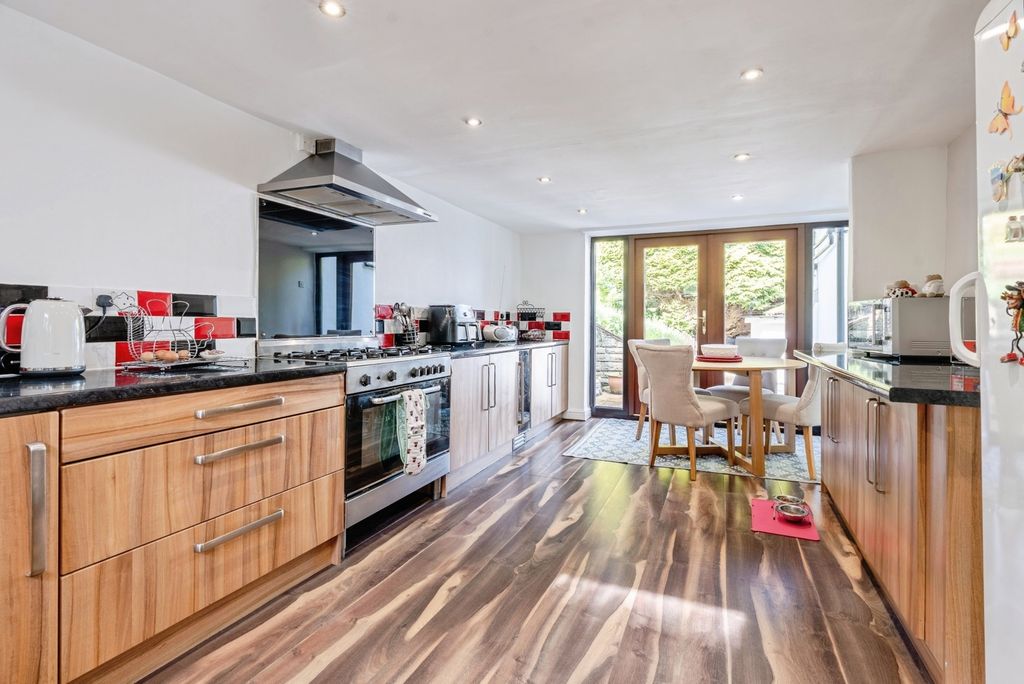 Property photo 2 of 20 Pbox-Img.Jpg
