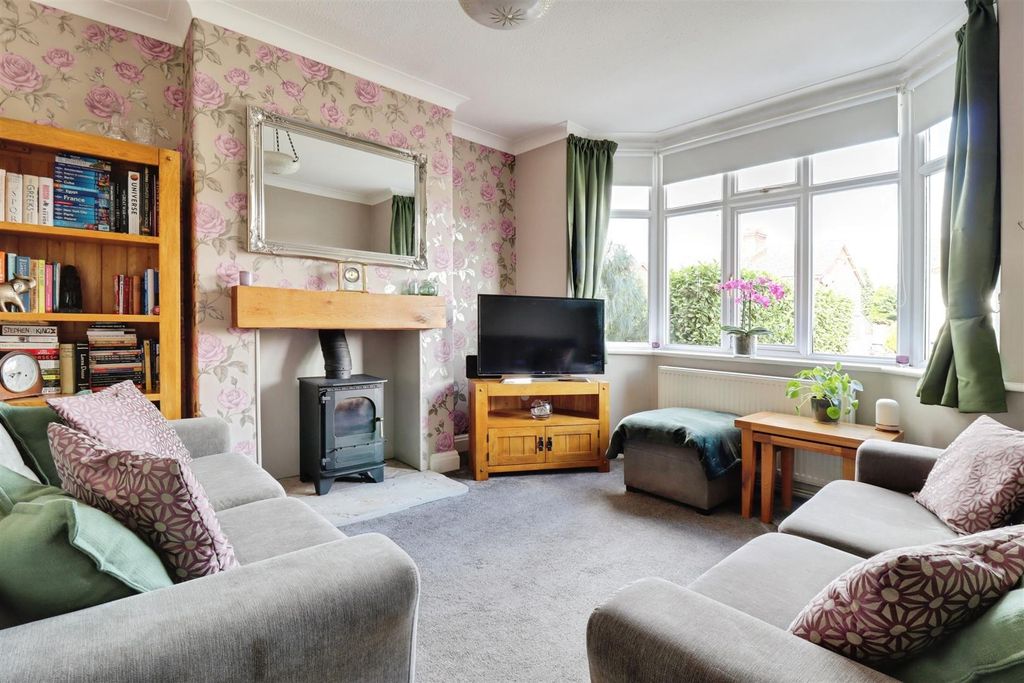 Property photo 2 of 32