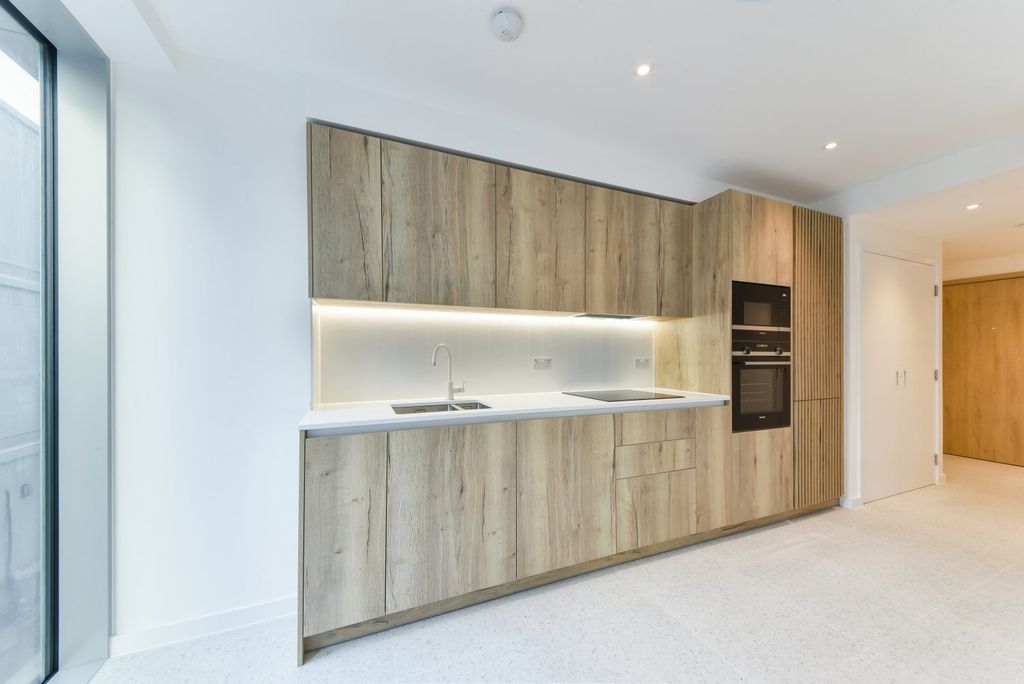 Property photo 3 of 9 Kitchen