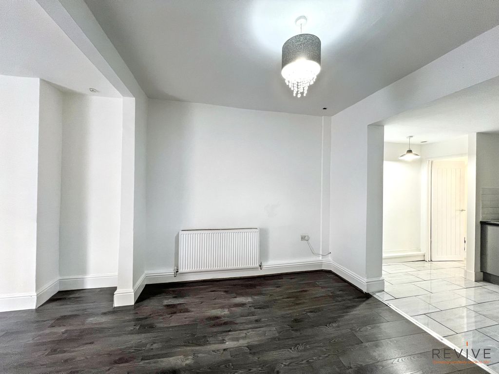 Property photo 3 of 9 Dinning Area