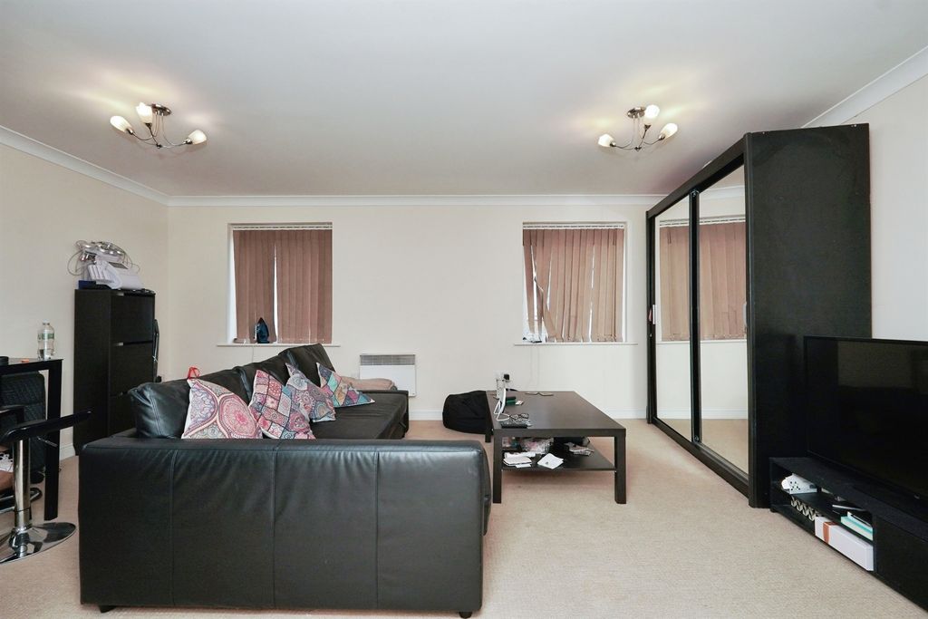 Property photo 3 of 13