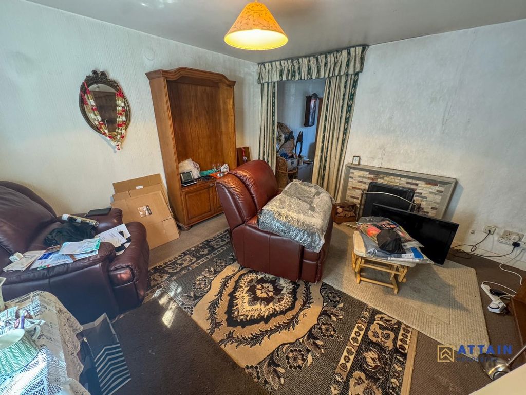 Property photo 3 of 13 Living Room.Jpg