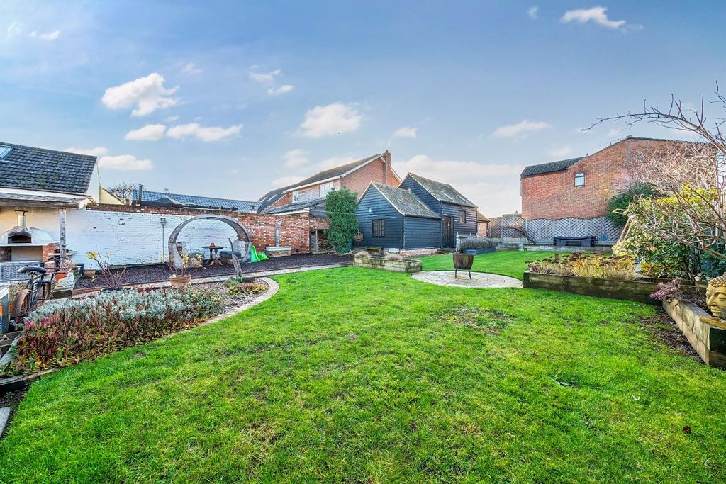 Property photo 2 of 36 1386847-9-692Ec6902A63E.Jpg