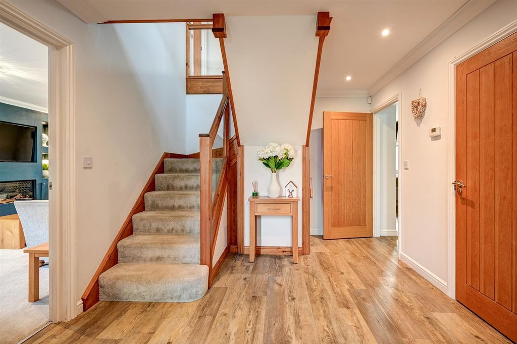 Property photo 2 of 22 Entrance Hall.Jpg