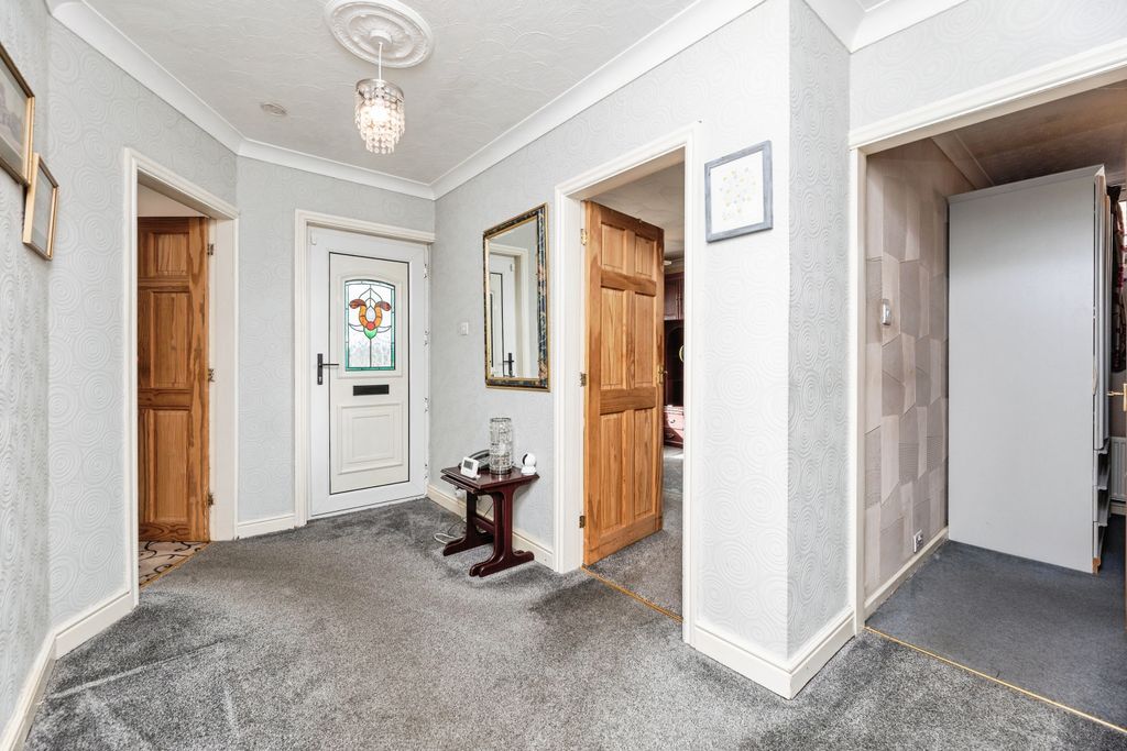 Property photo 2 of 15 Entrance Hall