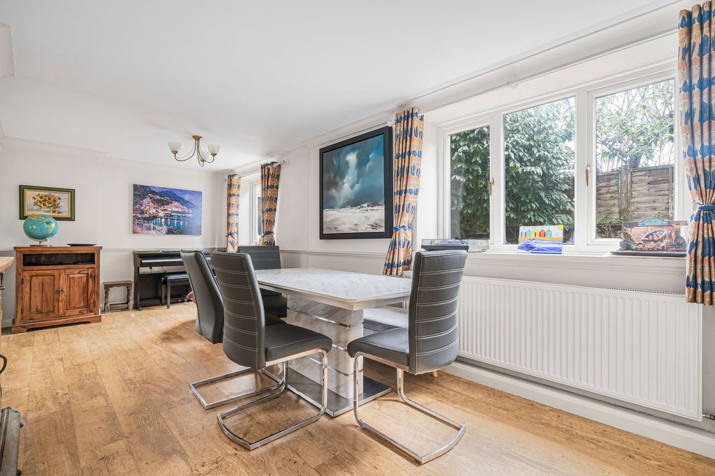 Property photo 3 of 23