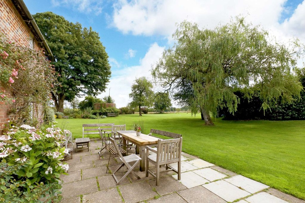 Property photo 2 of 18 Terrace And Gardens