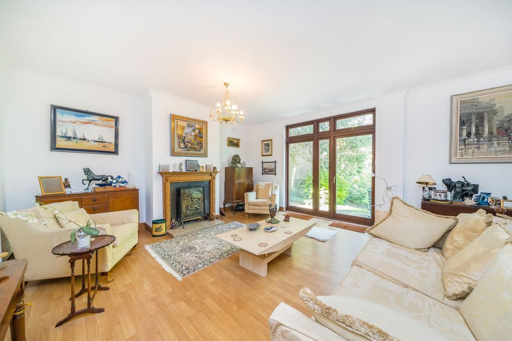 Property photo 2 of 11