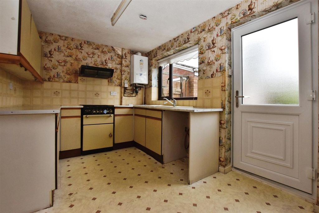 Property photo 3 of 7 Kitchen Diner