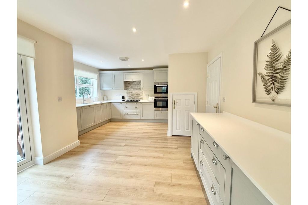 Property photo 1 of 37 Kitchen/Breakfast