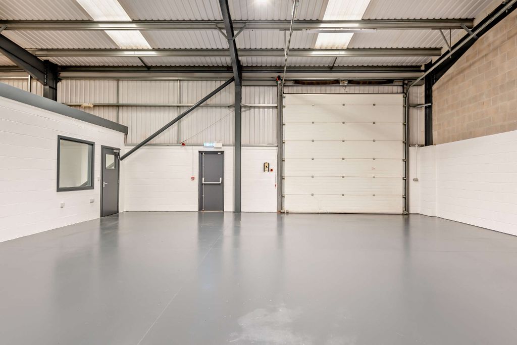 Property photo 3 of 29 8666710-Interior23-800