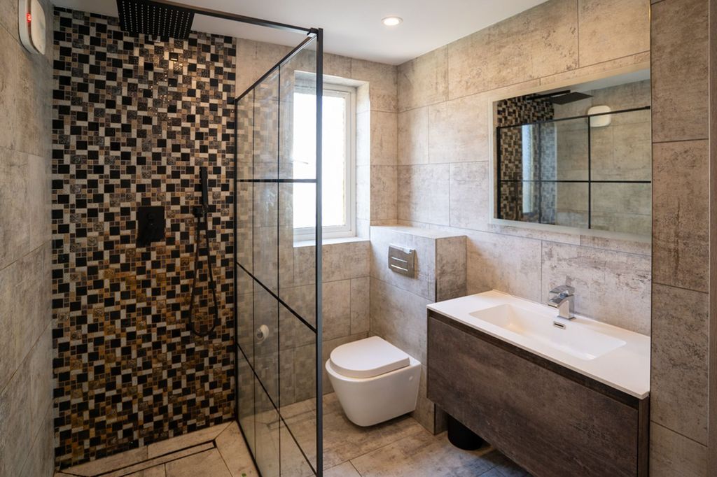 Property photo 3 of 37