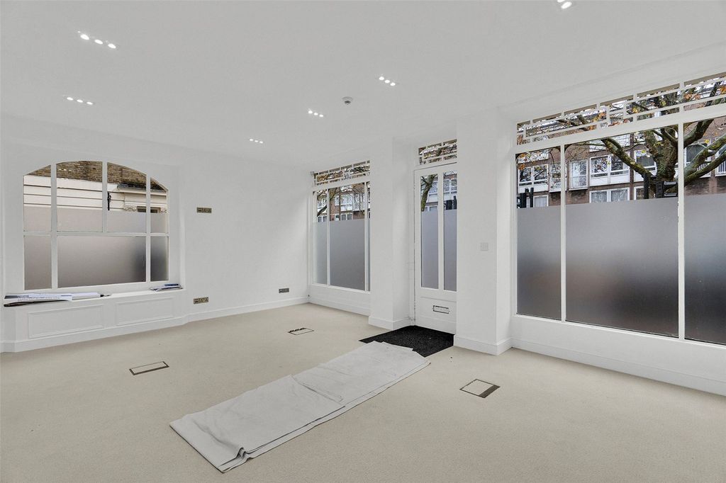 Property photo 2 of 39 Picture No. 05