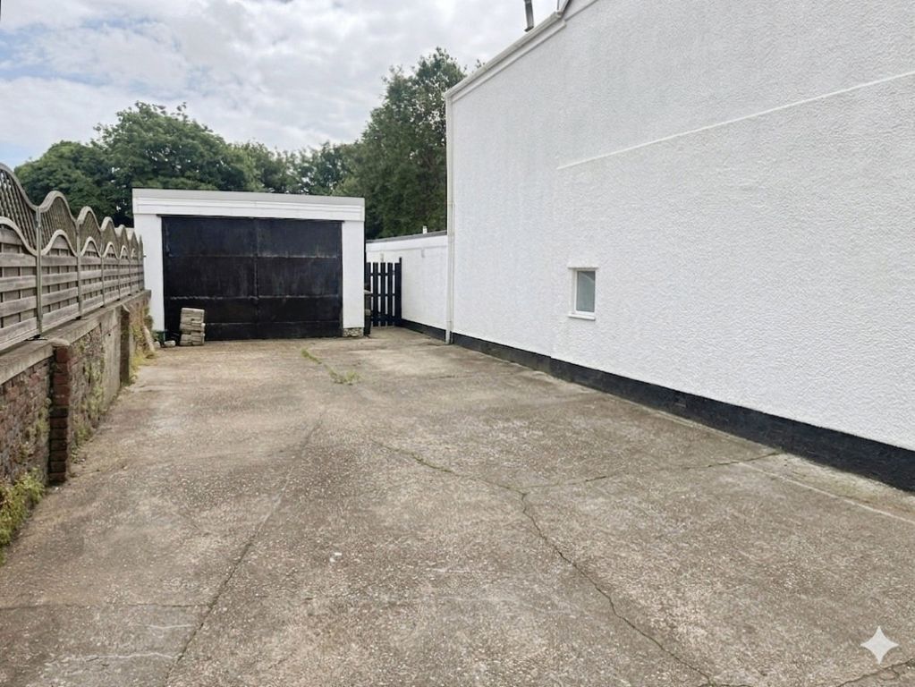 Property photo 2 of 35