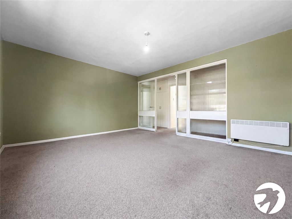 Property photo 3 of 7 Lounge