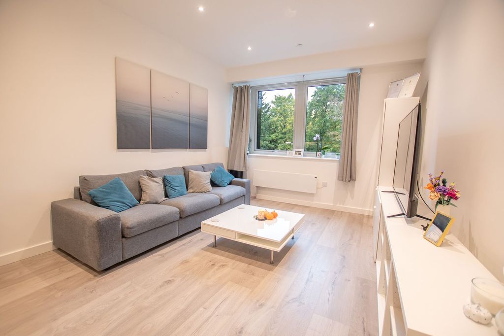 Property photo 2 of 9 Lounge