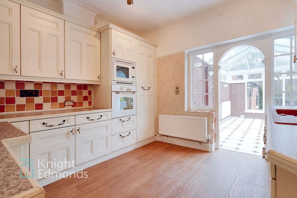 Property photo 2 of 21 Kitchen