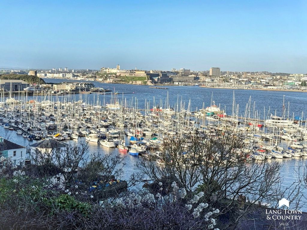 Property photo 3 of 12