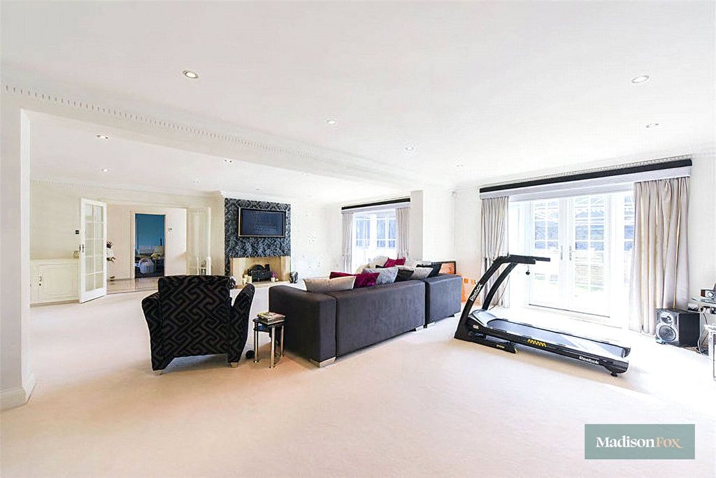 Additional image 7 of 5 bed property to rentTomswood Road, Chigwell, Essex IG7