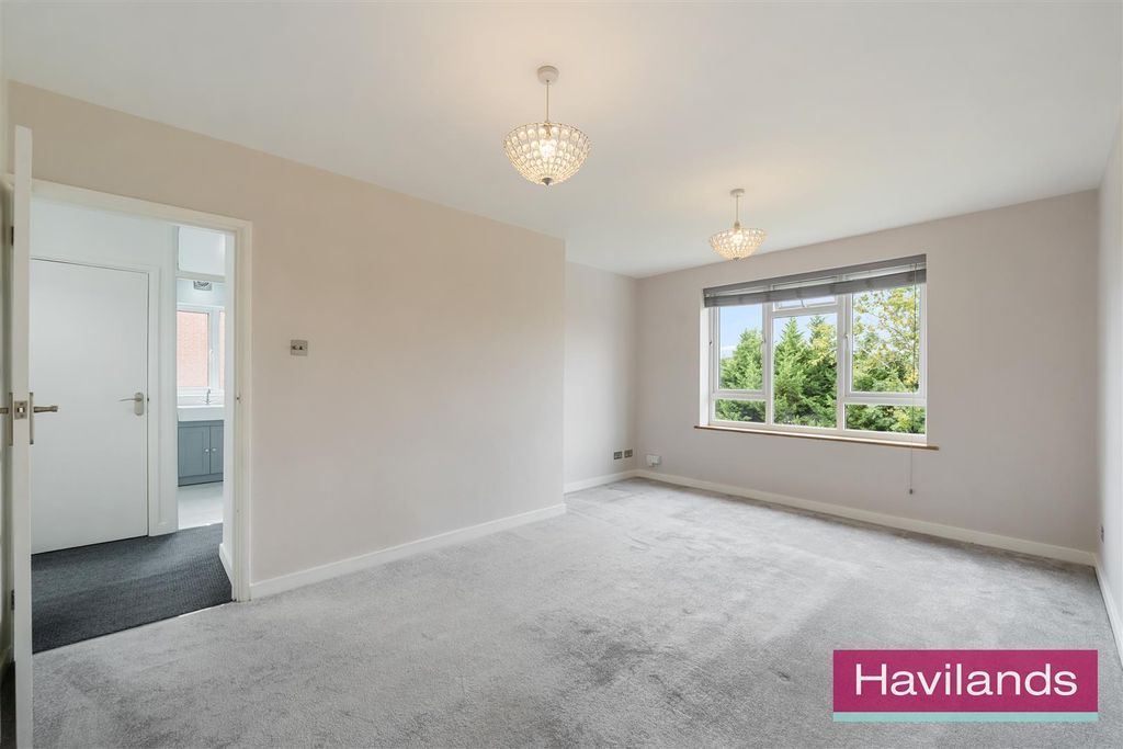 Property photo 3 of 12 Byland Close-7.Jpg