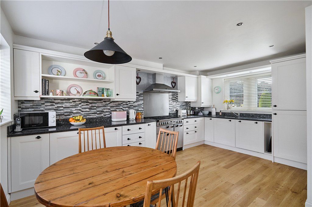 Property photo 3 of 17 Dining Kitchen