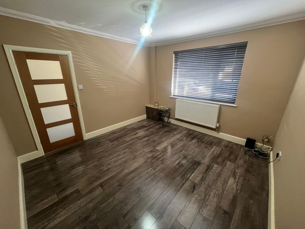 Property photo 3 of 10 Dining Room