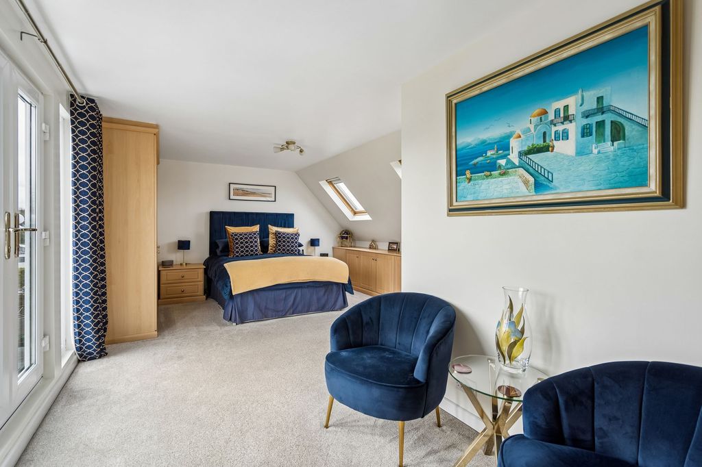 Property photo 3 of 21