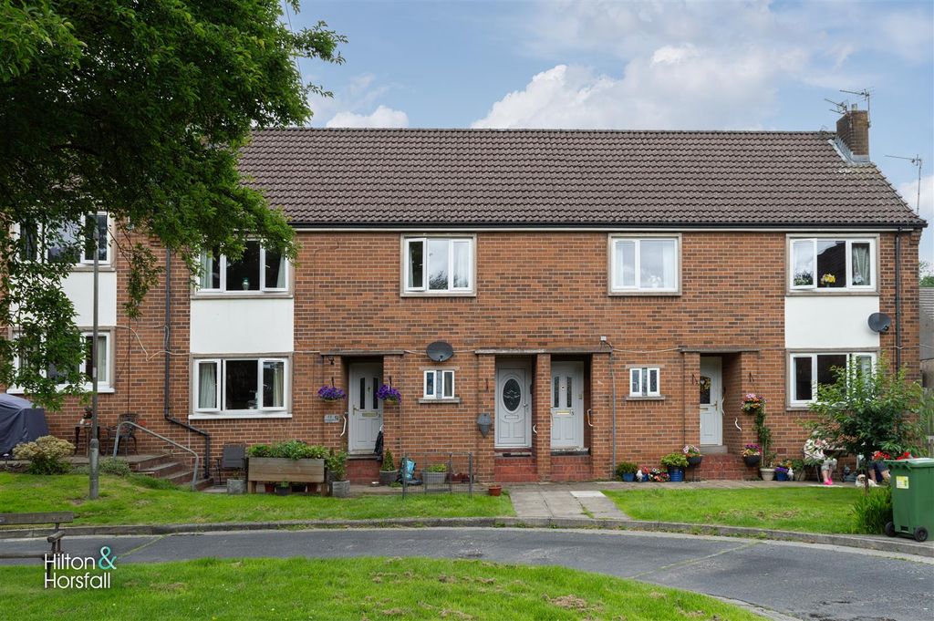 Property photo 1 of 12 Holmefield Court