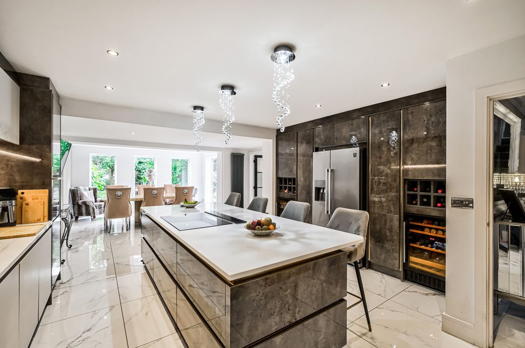 Property photo 3 of 43