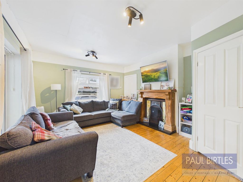 Property photo 3 of 33 Cam01301G0-Pr0794-Still023.Jpg