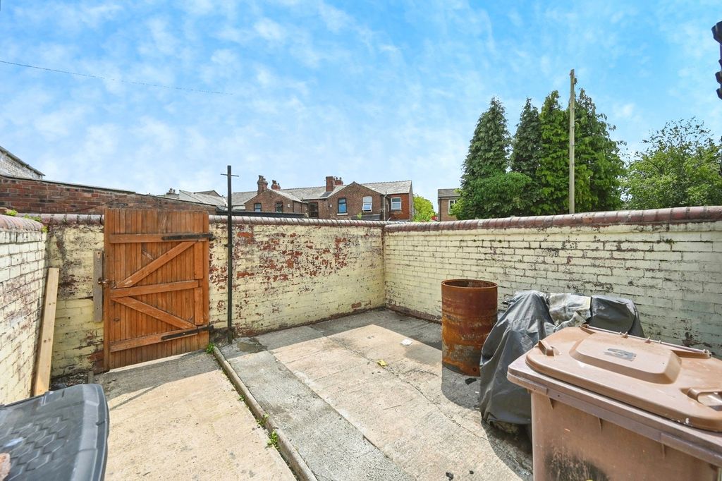 Property photo 2 of 17 Photo