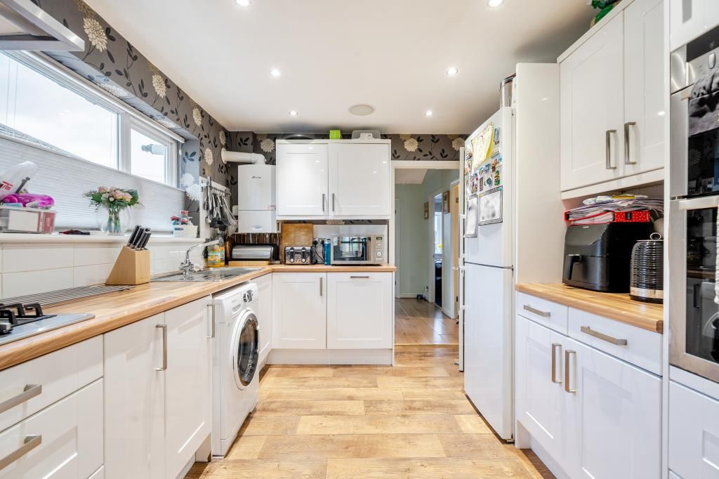 Property photo 2 of 16 Kitchen