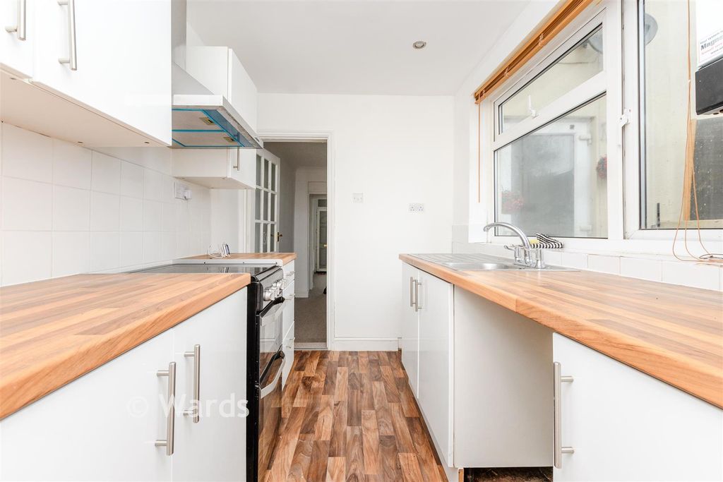 Property photo 2 of 12 Kitchen