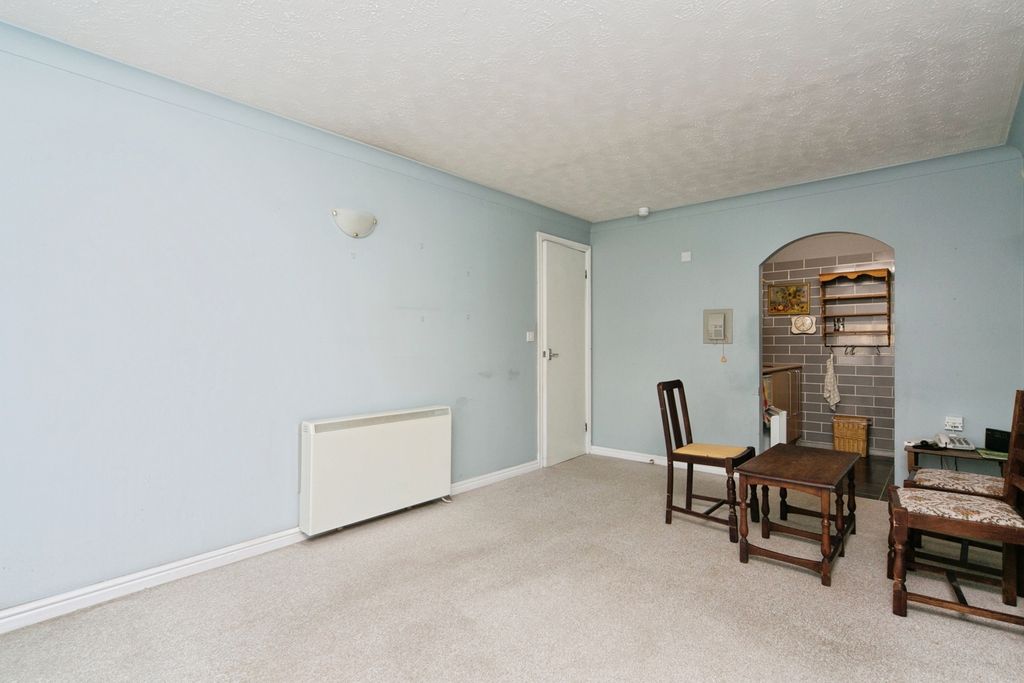 Property photo 3 of 17 Photo