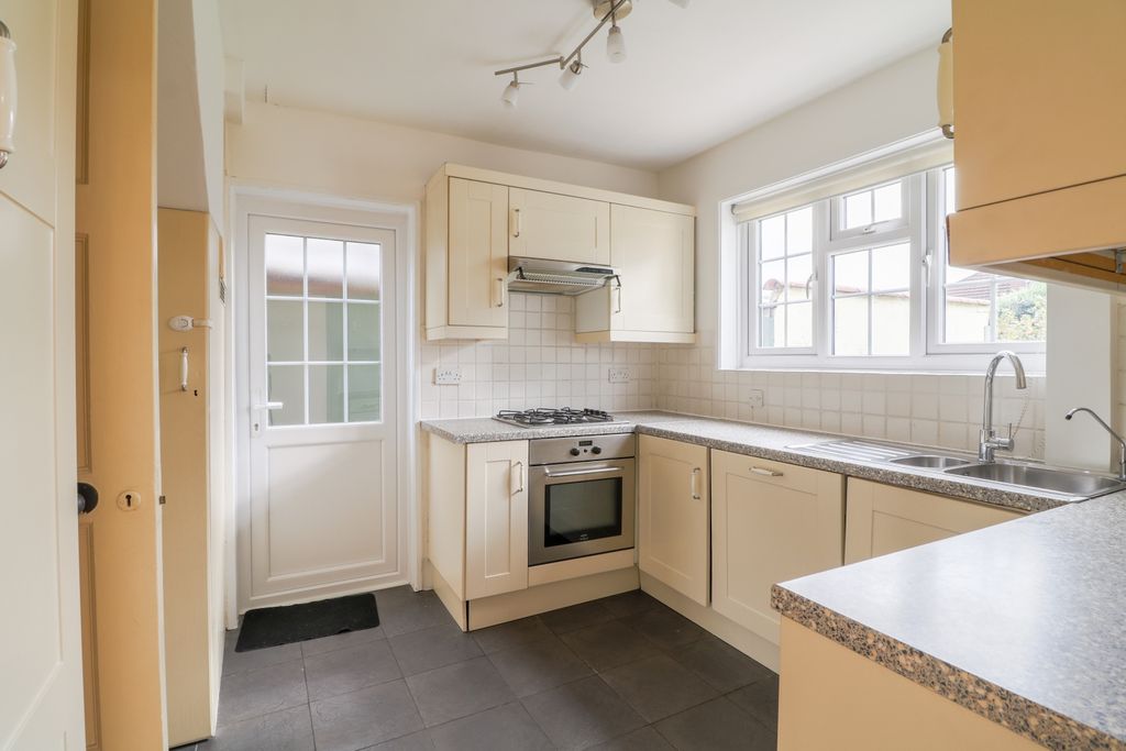 Property photo 3 of 14 4