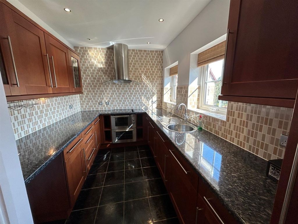 Property photo 3 of 7 Kitchen.Jpg