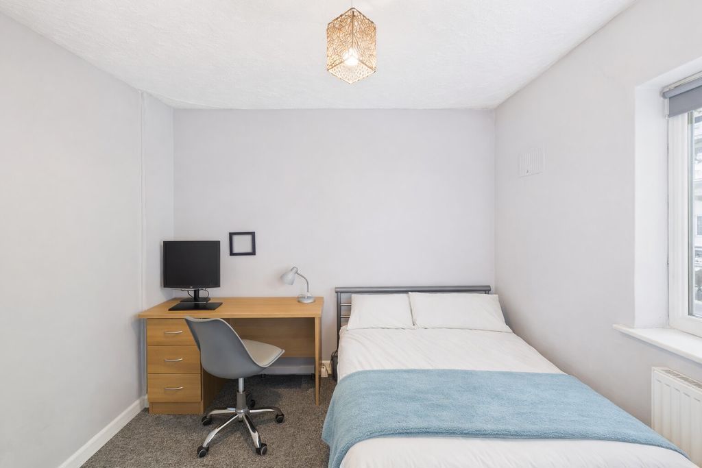 Property photo 1 of 9 Photo 14