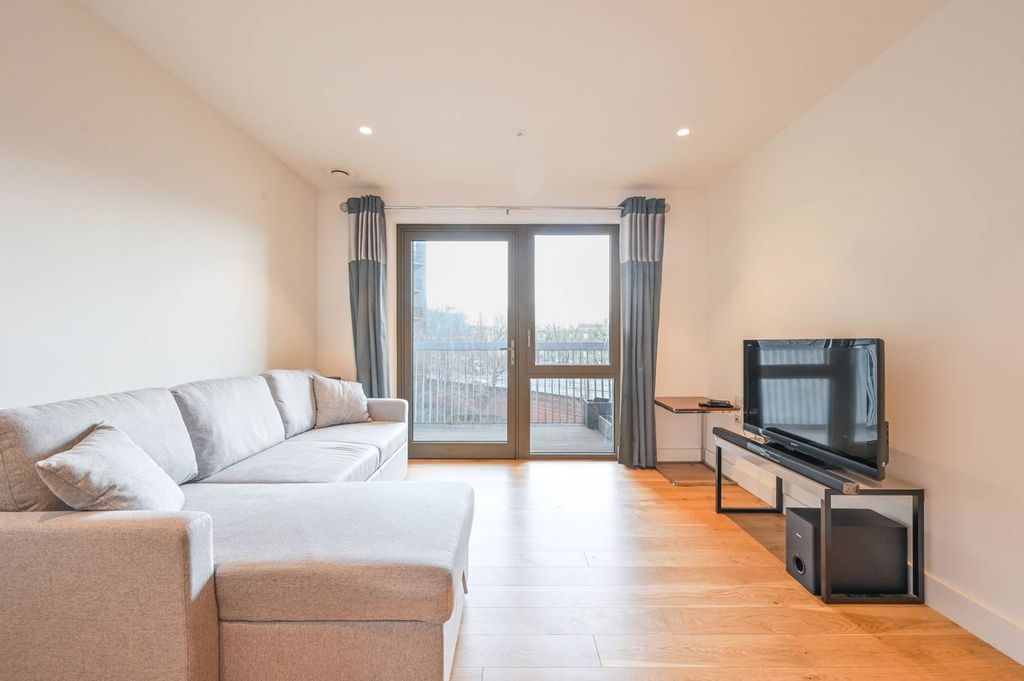 Property photo 2 of 10