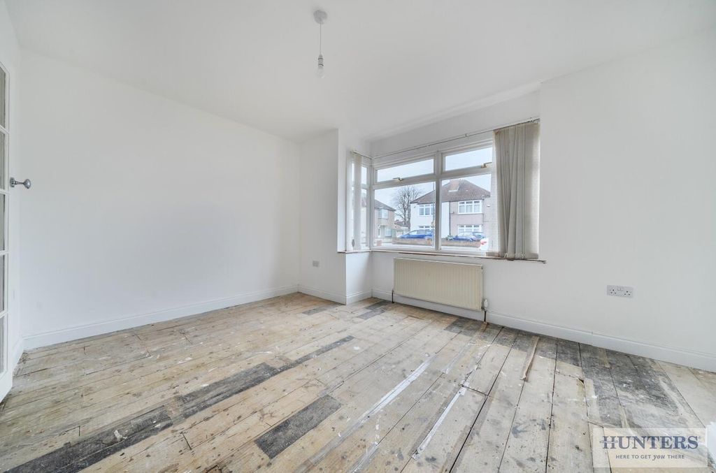 Property photo 2 of 16 Lounge